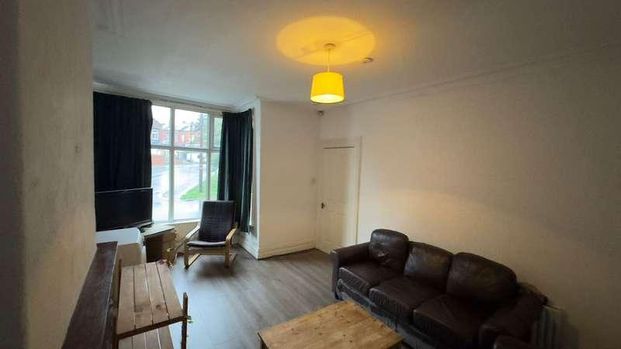 Knowle Avenue, Burley, Leeds, LS4 - Photo 1