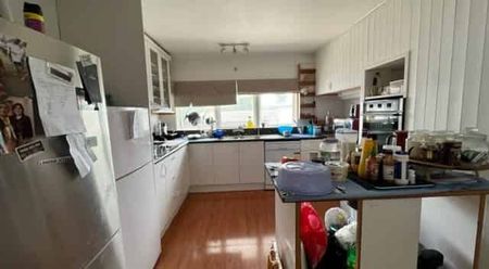 Huge family home - Photo 3