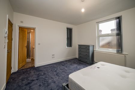 1 bedroom property to rent - Photo 2