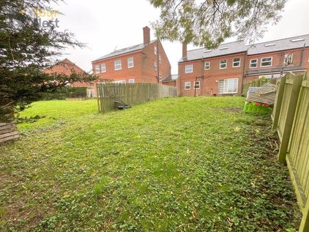 5 bedroom semi-detached house to rent - Photo 3