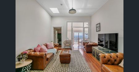 Esplanade Amazing View Fully Furnished Variable pricing 100m to Henley Square Chic Decor - Photo 2