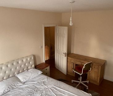 3 Bed Terraced House, Dixon Road, SE25 - Photo 6