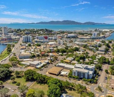 luxury Living in the Heart of Townsville - Photo 3