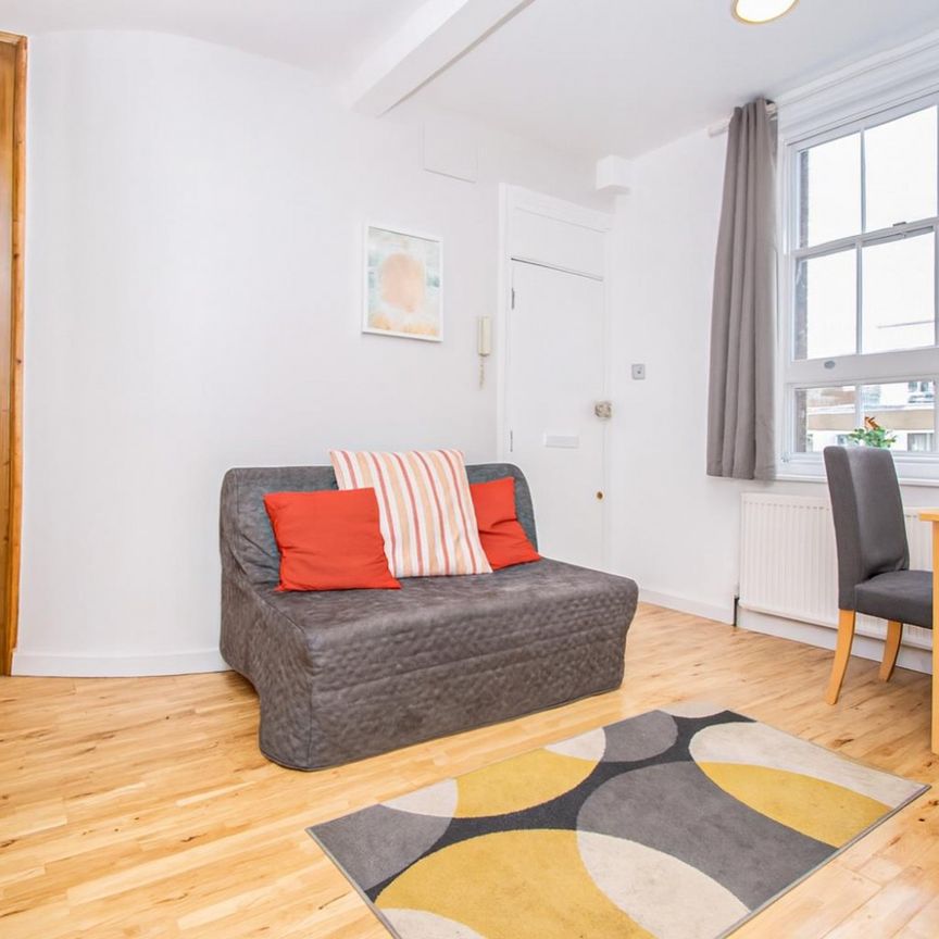 2 bedroom Flat To Let - Photo 1