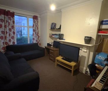 Room 3, Lucas Street, Woodhouse, Leeds, LS6 2JD - Photo 3