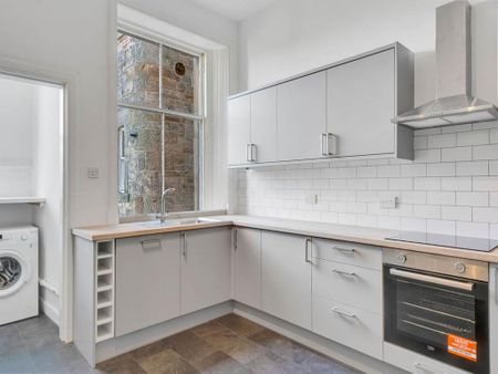 4 bedroom flat to rent - Photo 5