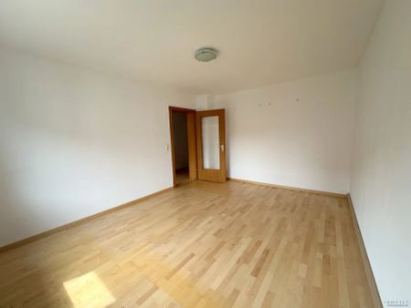 ZUR MIETE - Attraktive und renovierte 3-Zimmer-Wohnung mit Freisitz und Stellplatz - Foto 3