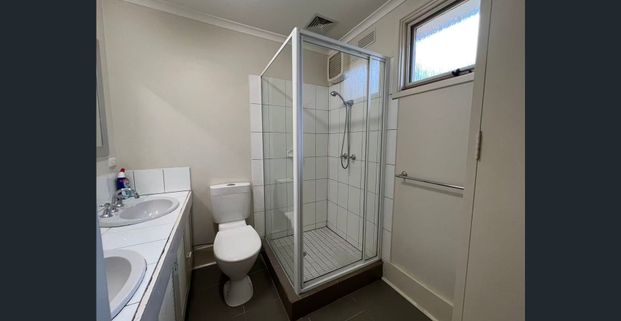 Good Size house - Photo 1