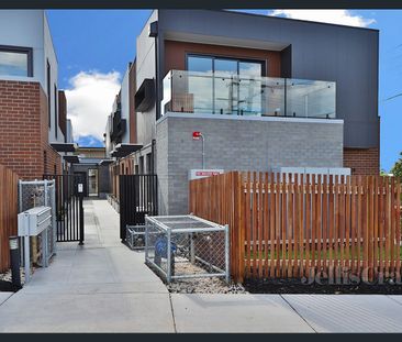 Convenient lifestyle in Doncaster East - Photo 1