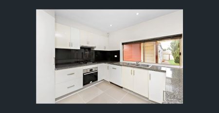 Comfortable, Convenient & Well-Located Home in Ardeer! - Photo 3