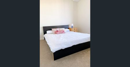 Furnished 3 bedrooms apartment near Burwood station&shopping mall - Photo 3