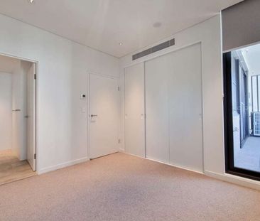 Location, Location! - Photo 3