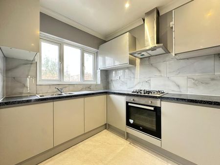 4 bedroom semi-detached house to rent - Photo 3