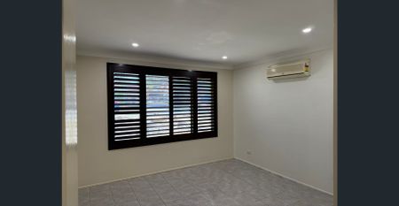 FAMILY HOME IN THE HAERT OF MACQUARIE FIELDS !! - Photo 2