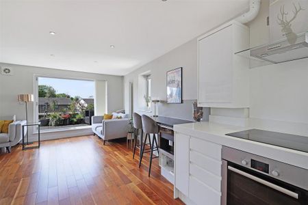 2 bedroom penthouse to rent - Photo 2