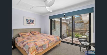 ✨ Elevated Family Home with City Glimpses & Exceptional Parking 🏡✨ - Photo 4