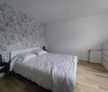Location Appartement 2 pièces 29m² CAUDEBEC LES ELBEUF 76320 - Photo 2
