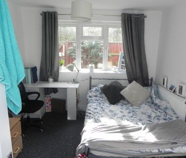 5 bedroom semi-detached house to rent - Photo 3