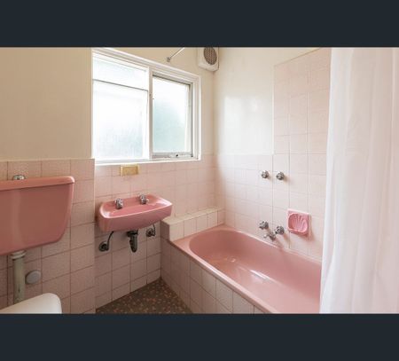1/9 Parton Court, Carnegie, Vic 3163 - Photo 2
