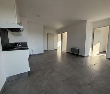 location Appartement T4 DE 73.67m² À ARLES - Photo 3