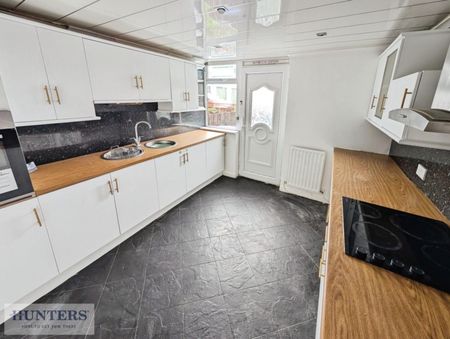 3 bedroom House To Let Total Size: 1131 SQ FT - Photo 2