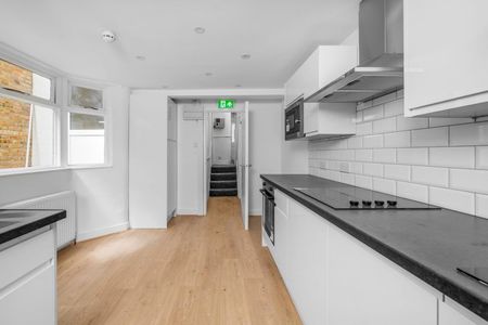 6 Bed Terraced House, Trevelyan Road, SW17 - Photo 2