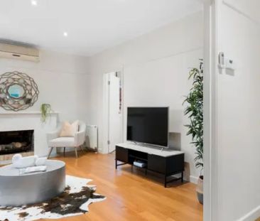 IN THE HEART OF CHELTENHAM! - Photo 4