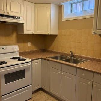 Basement apartment for rent 1 bed + den + bath in Mississauga $1,700 + 30% util - Photo 3