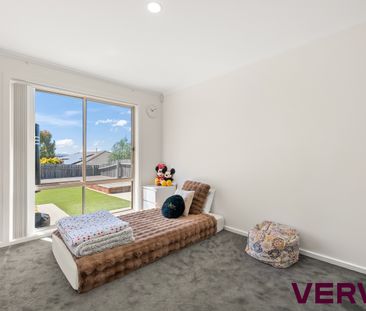 BEAUTIFUL FOUR BEDROOM HOME - Photo 6