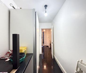 3 Bedroom House - Mid Terrace To Let - Photo 3