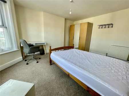 4 bedroom detached house to rent - Photo 3