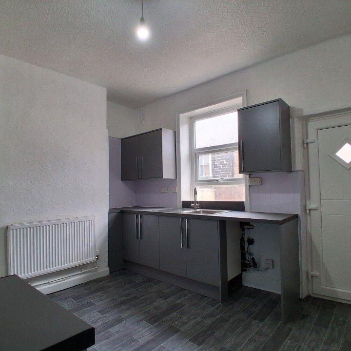 2 bedroom terraced house to rent - Photo 1