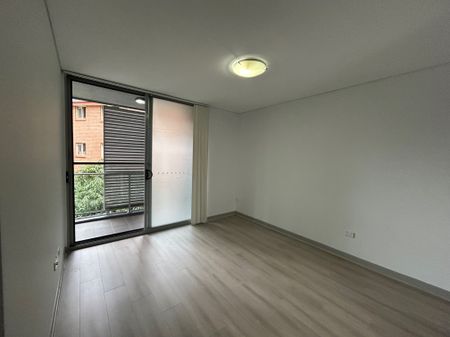 Stunning 2 bedroom in the heart of Punchbowl for lease - Photo 2