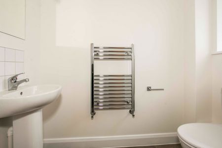 3 bedroom house to rent Wharfdale Road, Bournemouth, BH4 - Photo 2