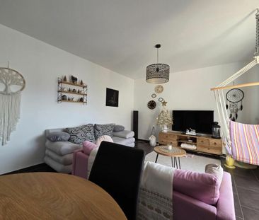 Renovated – spacious 2.5 pces near school with parking space - Photo 2