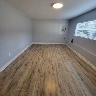 2 Bedroom Lower Suite, Parking, Storage + Huge Back yard! - Photo 1