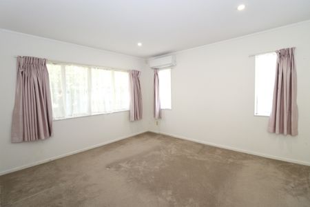 Spacious Three-Bedroom Home with Garden - Photo 5