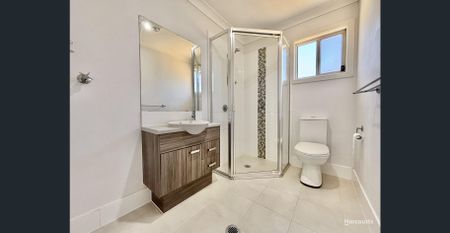 Stylish Studio Living in Macarthur Gardens – Walk to Everything! - Photo 2