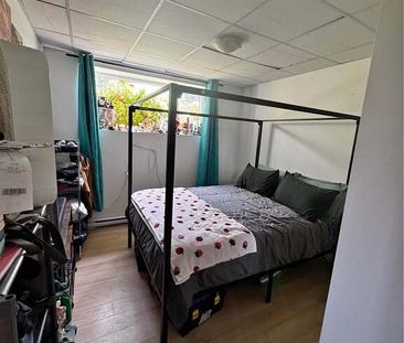 Beau 4 1/2 Avec Accès à Une Cour - Photo 2