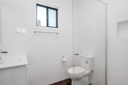 Modern & Convenient Two Bedroom Granny Flat - Photo 4