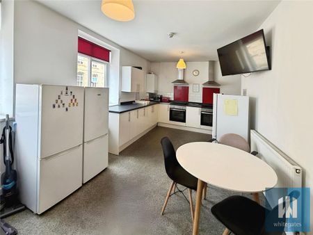 1 bedroom in a house share to rent - Photo 2