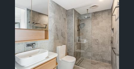 Tri-Level Waterfront Townhouse with Private Pool, Pontoon & Premium Finishes CONTACT JULIE SYKES 0438 050 110 - Photo 2