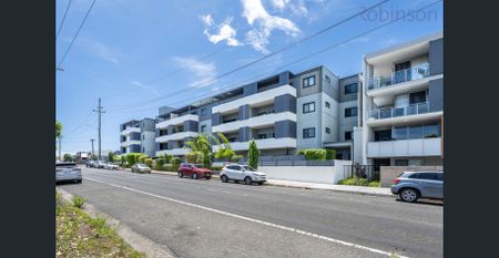 Ground Floor Unit with Private Courtyard Entry & Direct Basement Access - Photo 4