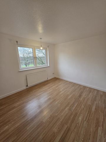 3 bedroom flat to rent - Photo 3