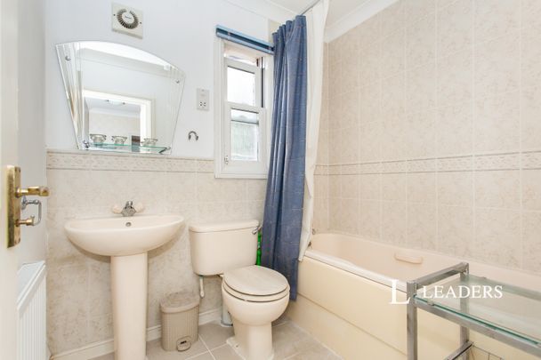 4 bedroom town house to rent Ravensworth Gardens, CB1 - Photo 1