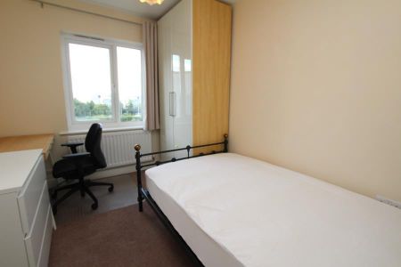 6 bedroom terraced house to rent - Photo 4