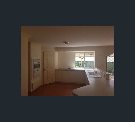114 STONEHAVEN PARADE, Kinross, WA 6028 - Photo 2