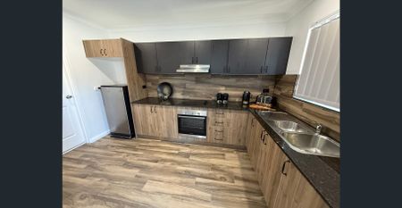 Newly Renovated - Opposite Westfield ! - Photo 3