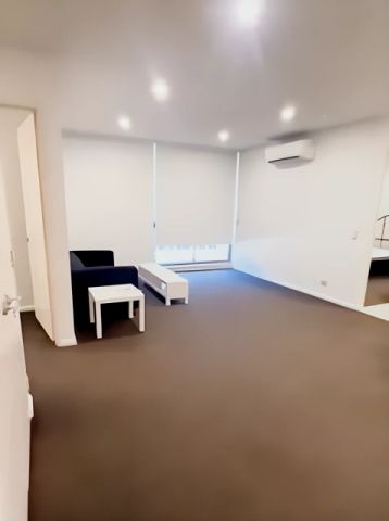 2 bed 2 bath - Photo 2