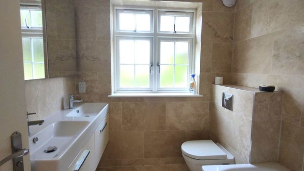 4 bed end terrace to rent - Photo 1